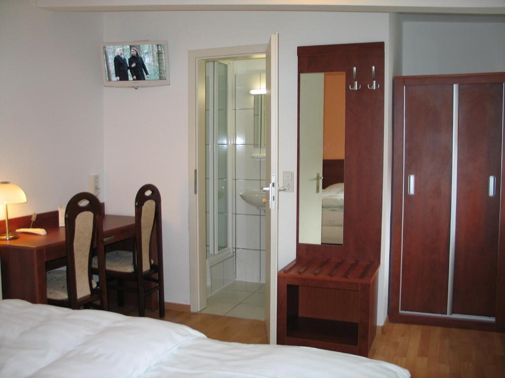 Hotel Restaurant Zur Post Wuppertal Room photo